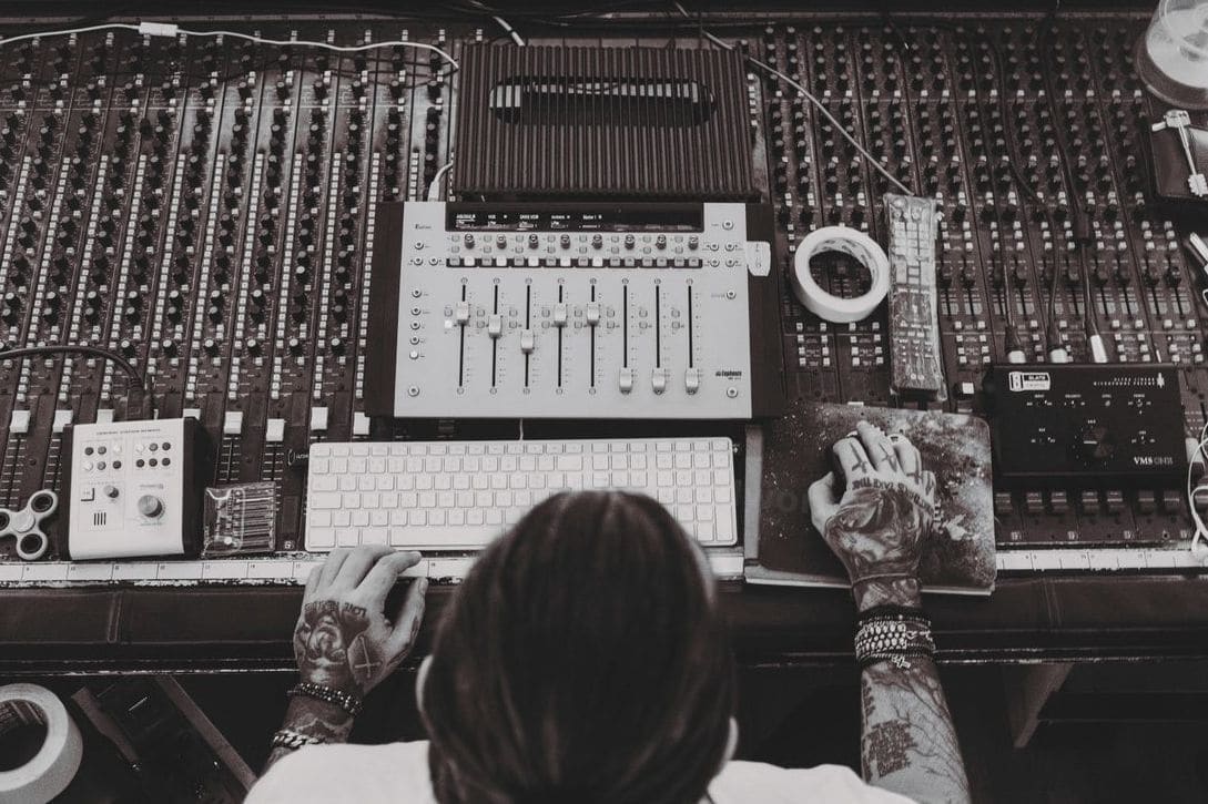 How to Choose the Right Studio Monitors for Your Space